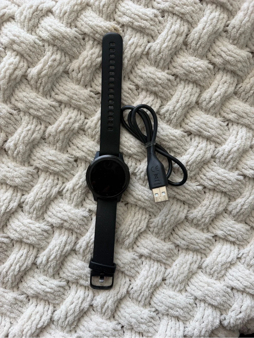 garmin Black Round Smartwatch with USB Charging Cable